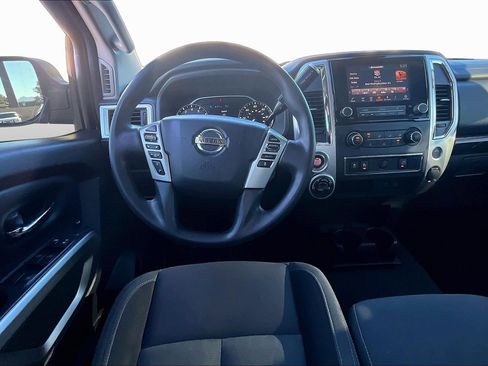 Used 2021 Nissan Titan SV image 4