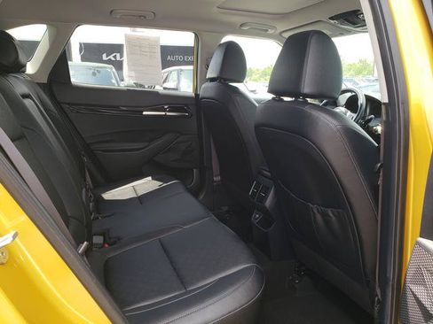 Certified 2021 Kia Seltos SX w/ SX Sunroof Package AWD/4WD image 21