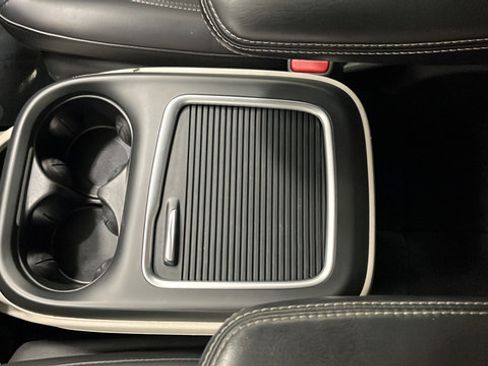 Used 2024 Chrysler Pacifica Touring-L FWD image 19
