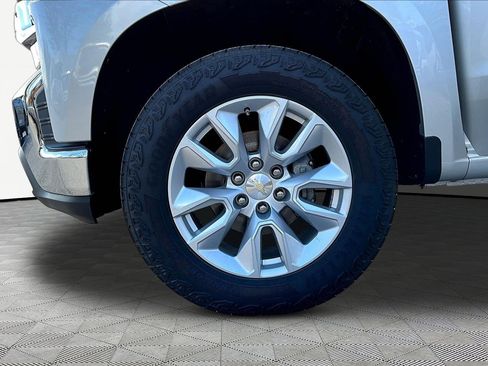 Used 2021 Chevrolet Silverado 1500 LT AWD/4WD image 35