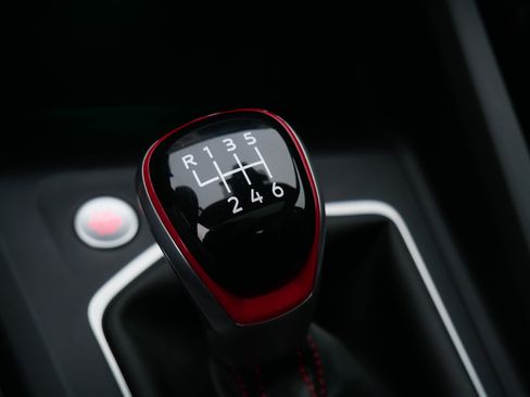 Used 2022 Volkswagen GTI SE image 31