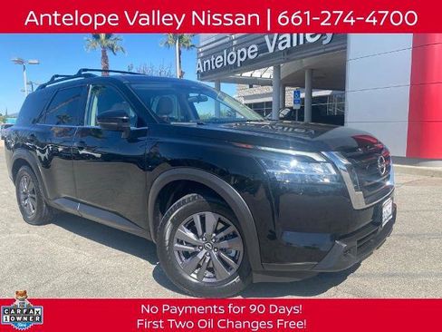 Certified 2022 Nissan Pathfinder SV FWD image 1