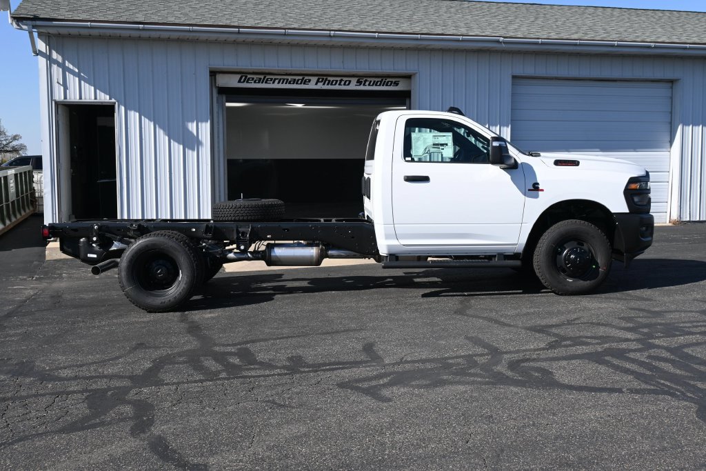 New 2027 RAM 3500 Tradesman AWD/4WD image 3