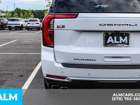 Used 2025 GMC Yukon XL Denali AWD/4WD image 13