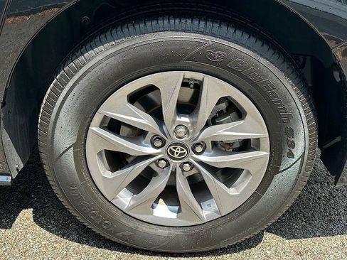 Certified 2025 Toyota Sienna XLE FWD image 30