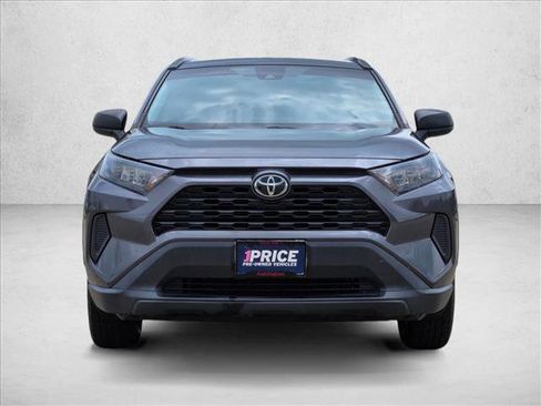 Used 2020 Toyota RAV4 LE AWD/4WD image 2