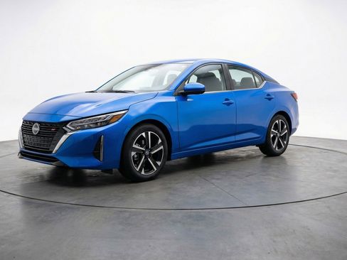 Used 2025 Nissan Sentra SV image 3