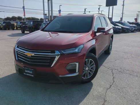 Used 2023 Chevrolet Traverse LT FWD image 1