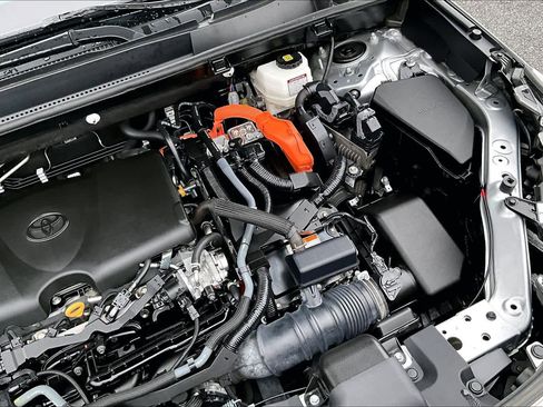 Used 2022 Toyota RAV4 XLE image 32