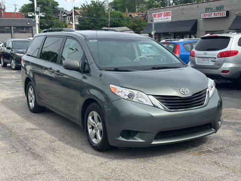 Used 2014 Toyota Sienna LE FWD image 1