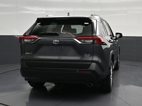 Used 2021 Toyota RAV4 XLE AWD/4WD image 2