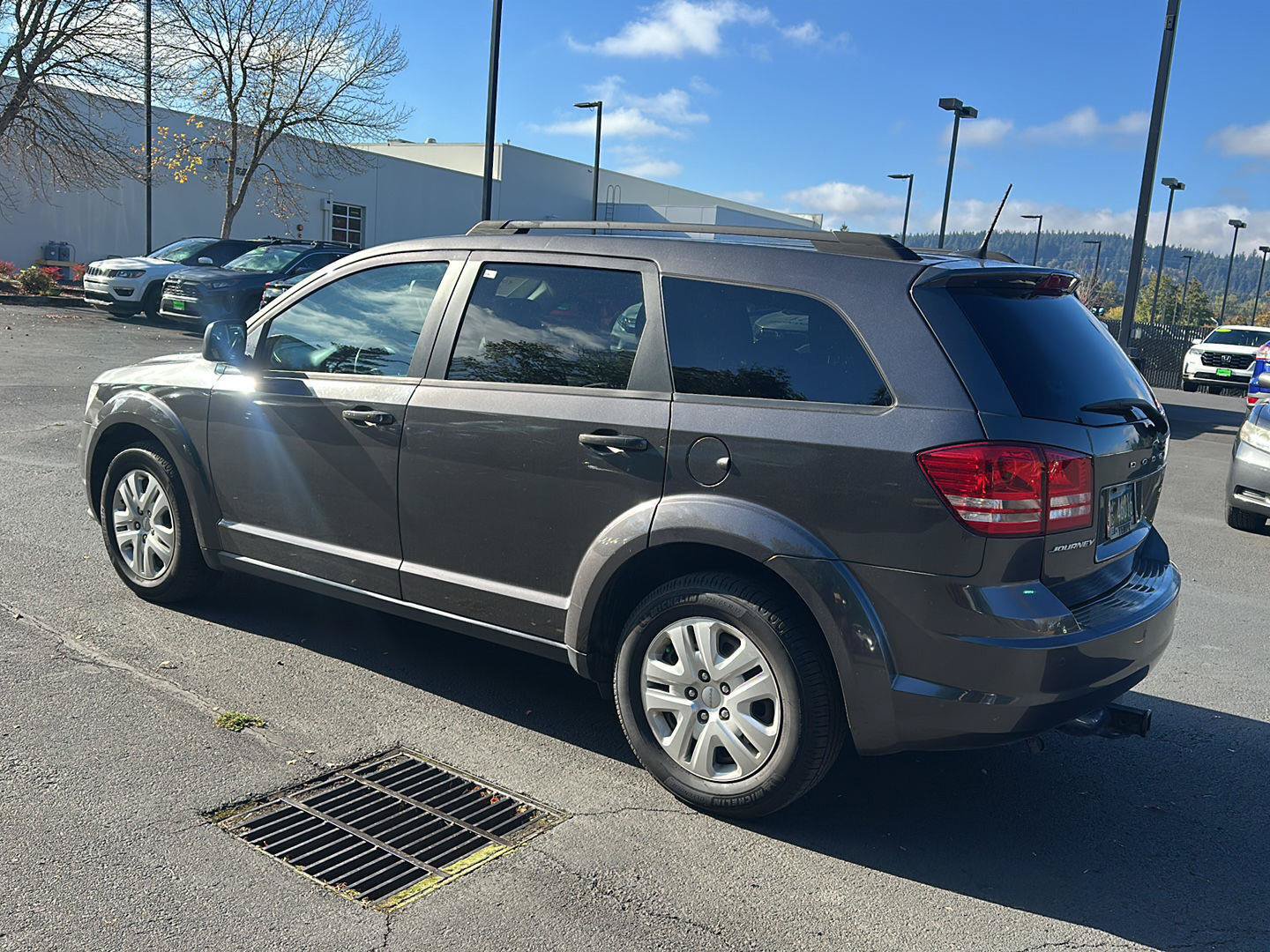 Used 2020 Dodge Journey SE w/ SE Popular Equipment Group FWD image 3