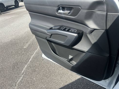 Certified 2025 Nissan Pathfinder SL AWD/4WD image 13