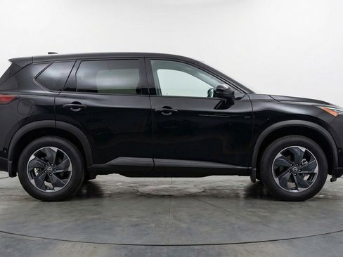 Used 2025 Nissan Rogue SV image 9