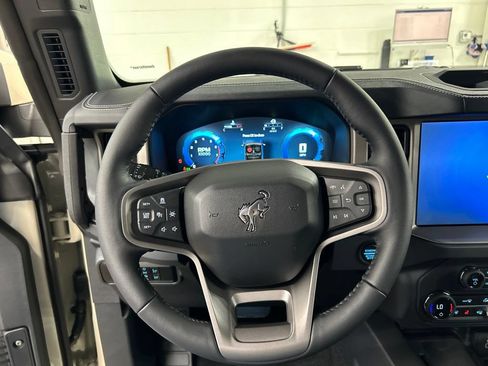 New 2026 Ford Bronco Outer Banks w/ Sasquatch Package AWD/4WD image 15
