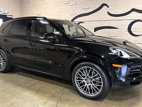 Used 2023 Porsche Cayenne Platinum Edition AWD/4WD image 1