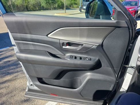 Certified 2025 Toyota Grand Highlander FWD image 28