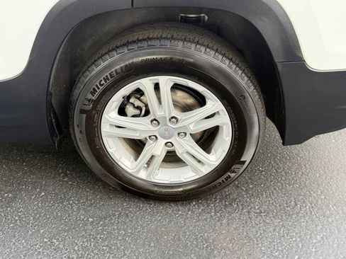 Used 2024 GMC Terrain SLE w/ LPO, Cargo Package FWD image 9