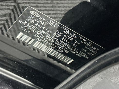 Used 2024 Genesis G70 2.5T image 12