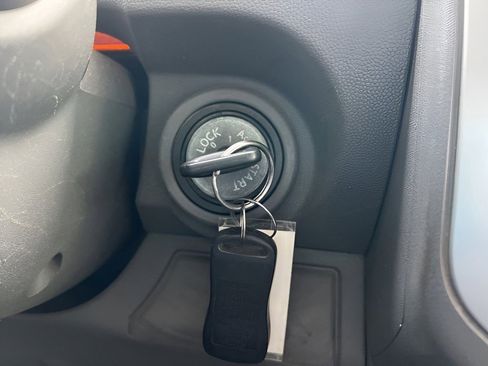 Used 2019 Nissan Frontier SV image 23