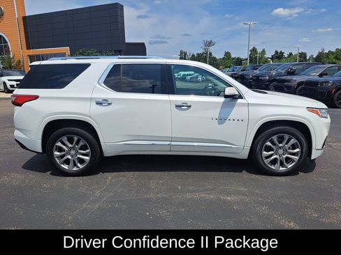 Used 2019 Chevrolet Traverse Premier w/ Driver Confidence II Package FWD image 2