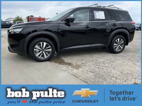 Used 2024 Nissan Pathfinder SL FWD image 1