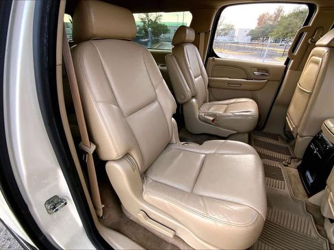 Used 2009 Cadillac Escalade ESV image 18