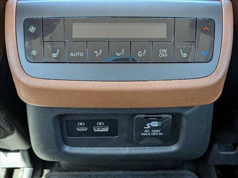 Used 2023 Nissan Pathfinder Platinum FWD image 19