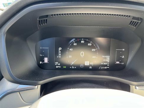 Used 2018 Volvo XC60 T5 Momentum w/ Vision Package image 26