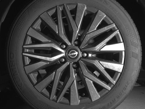 Used 2025 Nissan Altima 2.5 SV FWD image 14