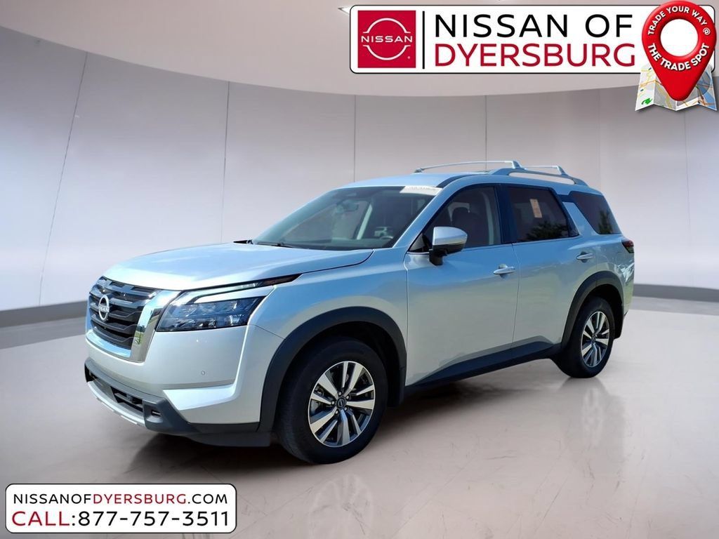 Used 2025 Nissan Pathfinder SL AWD/4WD image 7