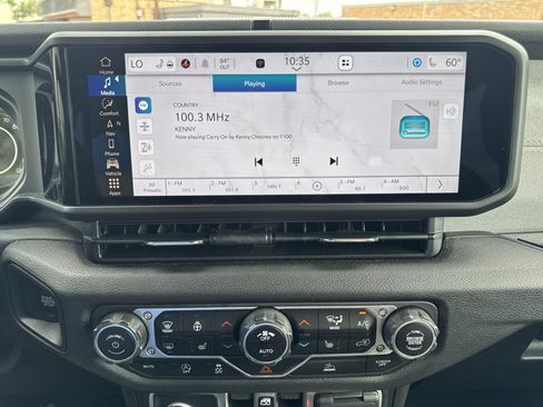 Used 2024 Jeep Gladiator Sport AWD/4WD image 19