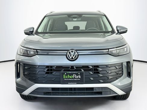 Used 2026 Volkswagen Tiguan SE AWD/4WD image 2