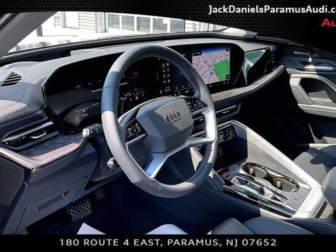 Used 2025 Audi Q5 Premium Plus w/ Premium Plus AWD/4WD image 11