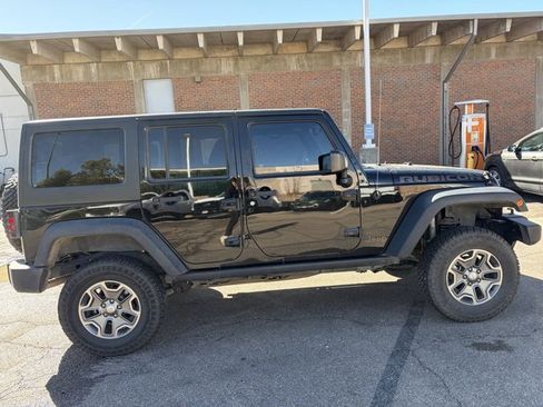 Used 2017 Jeep Wrangler Unlimited Rubicon w/ Connectivity Group image 6