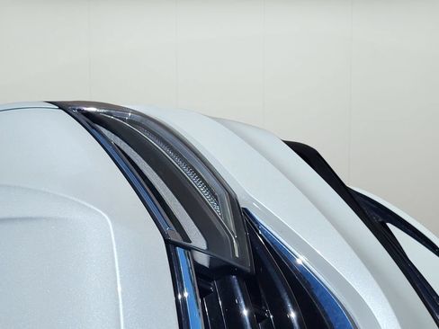 Used 2023 Volkswagen Tiguan SE R-Line AWD/4WD image 7