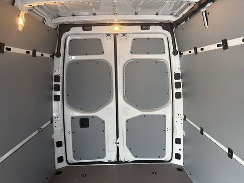 Used 2024 Mercedes-Benz Sprinter 2500 image 21