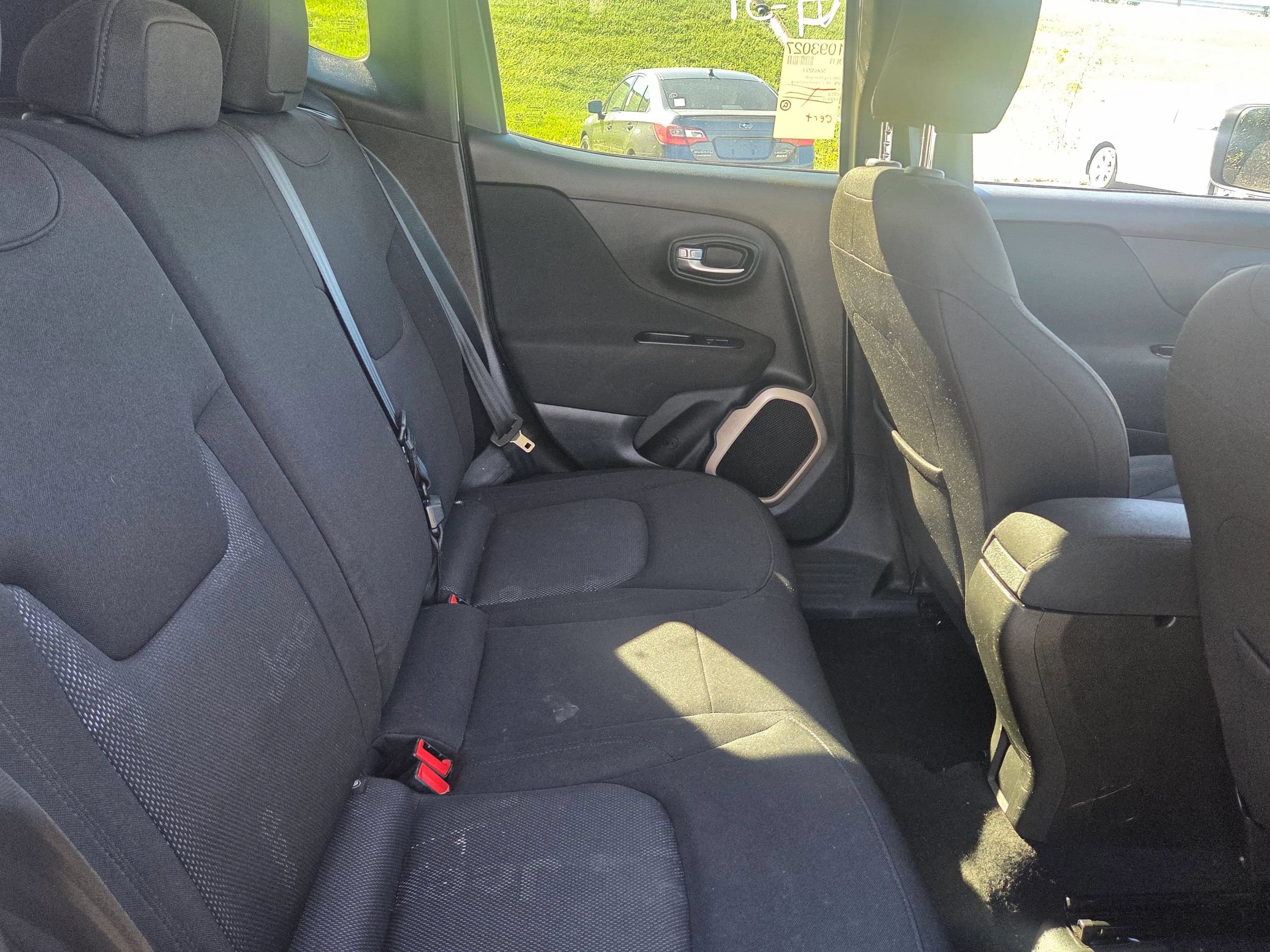 Used 2016 Jeep Renegade Latitude AWD/4WD image 10