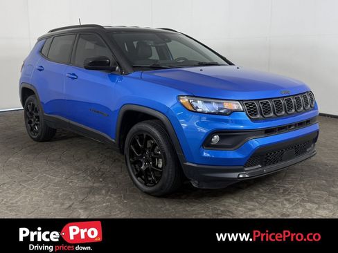 Used 2024 Jeep Compass Latitude w/ Convenience Group AWD/4WD image 1