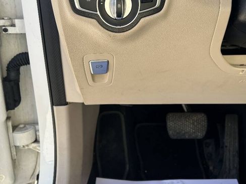 Used 2018 Mercedes-Benz GLC 300 4MATIC image 23