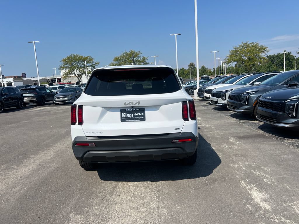 Certified 2023 Kia Sorento LX AWD/4WD image 5