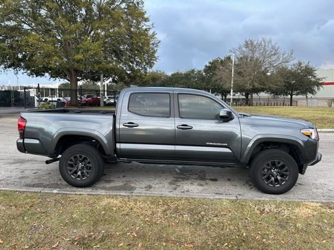 Used 2022 Toyota Tacoma SR5 w/ Technology Package image 6