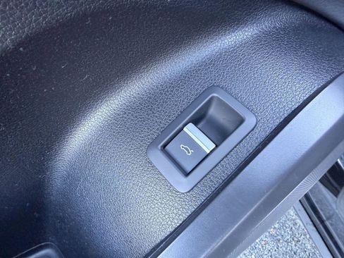 Used 2020 Audi Q5 2.0T Titanium Premium Plus w/ Premium Plus Package image 16