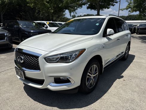 Used 2020 INFINITI QX60 Luxe w/ Essential Package FWD image 3