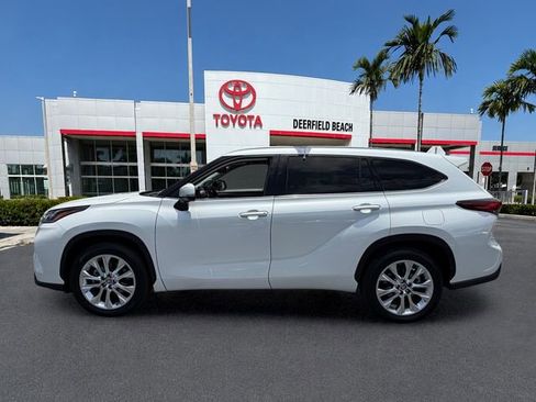 Used 2023 Toyota Highlander Limited FWD image 4