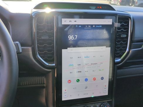 Used 2025 Ford Ranger Lariat w/ Black Appearance Package image 22