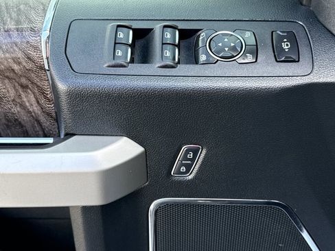 Used 2019 Ford F250 Lariat image 16