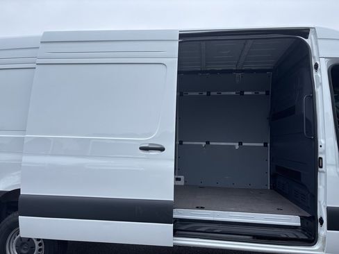 Used 2024 Mercedes-Benz Sprinter 2500 image 16
