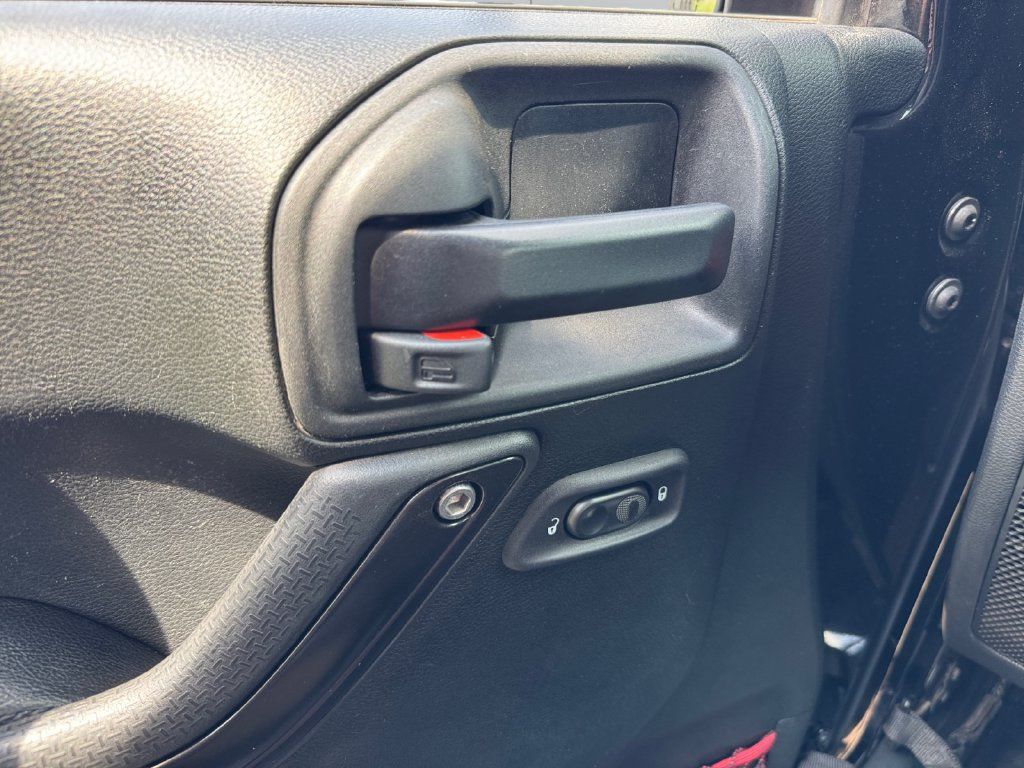 Used 2018 Jeep Wrangler Unlimited Rubicon AWD/4WD image 11