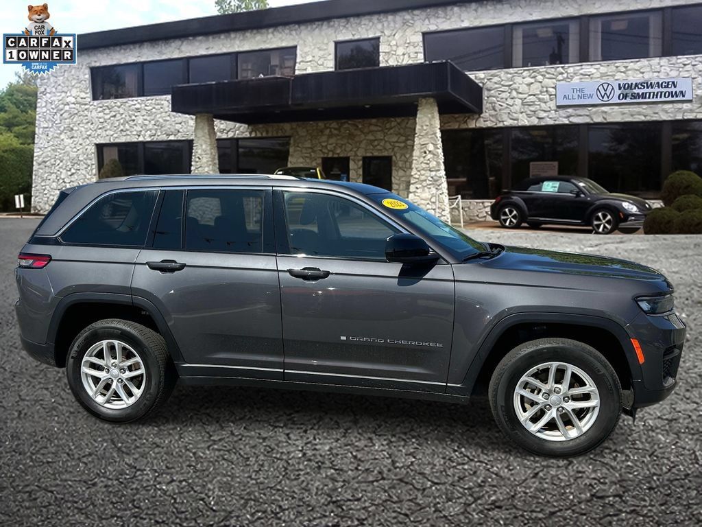 Used 2023 Jeep Grand Cherokee Laredo X w/ Luxury Tech Group I AWD/4WD image 4